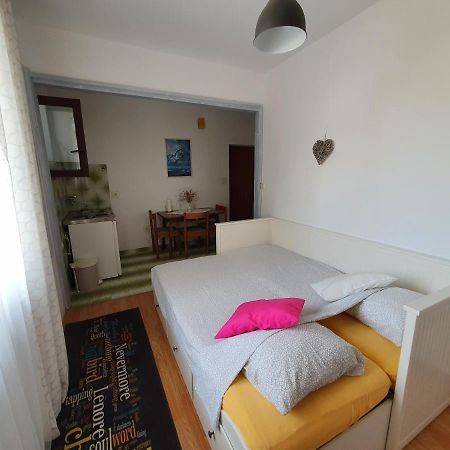 Aenona Sunny Apartment Vrsi Exterior foto